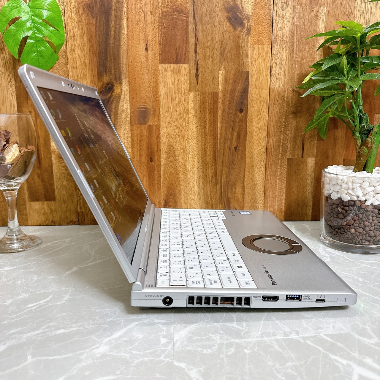 Panasonic Let’s note SV8 / Core i5-8365U / メモリ8GB / SSD256GB / ノートパソコン