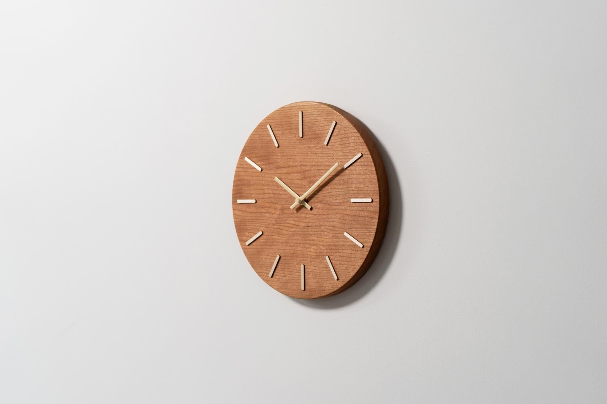 NEW】北の大地の木の時計 チェリー | シャンブル【CHAMBRE】byインターゼロ