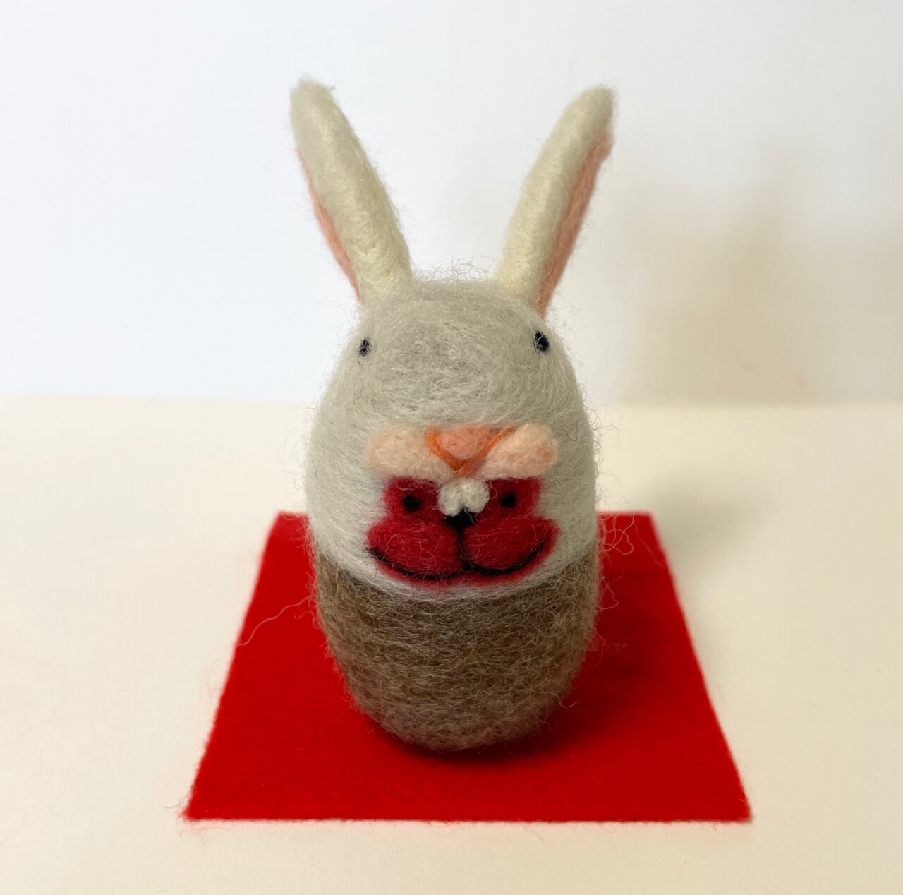 ハンドメイド 羊毛フェルト うさぎちゃん レトロアニマル リボンの
