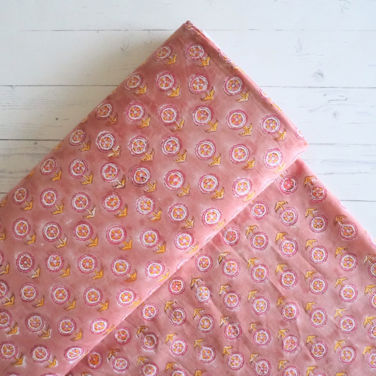 ブロックプリント生地【50cm単位】インド綿 小花柄 くすみピンク×イエロー×白 #56224-PK2