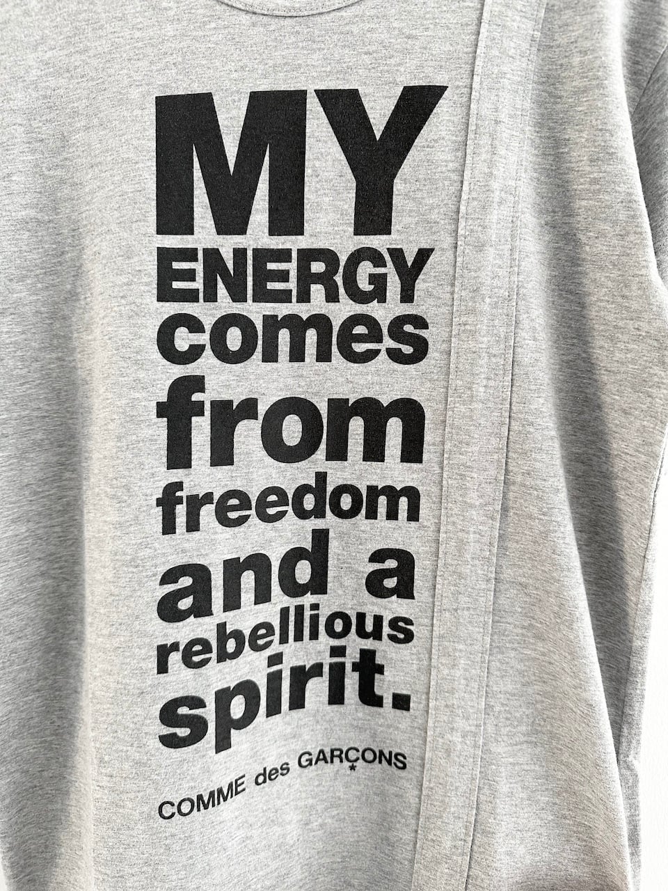 COMME des GARCONS コムデギャルソン MY ENERGY COMES FROM FREEDOM プリントTシャツ OZ-T314 ホワイト L COMME des GARCONS（コムデギャルソン） MY ENERGY COMES FROM FREEDOM