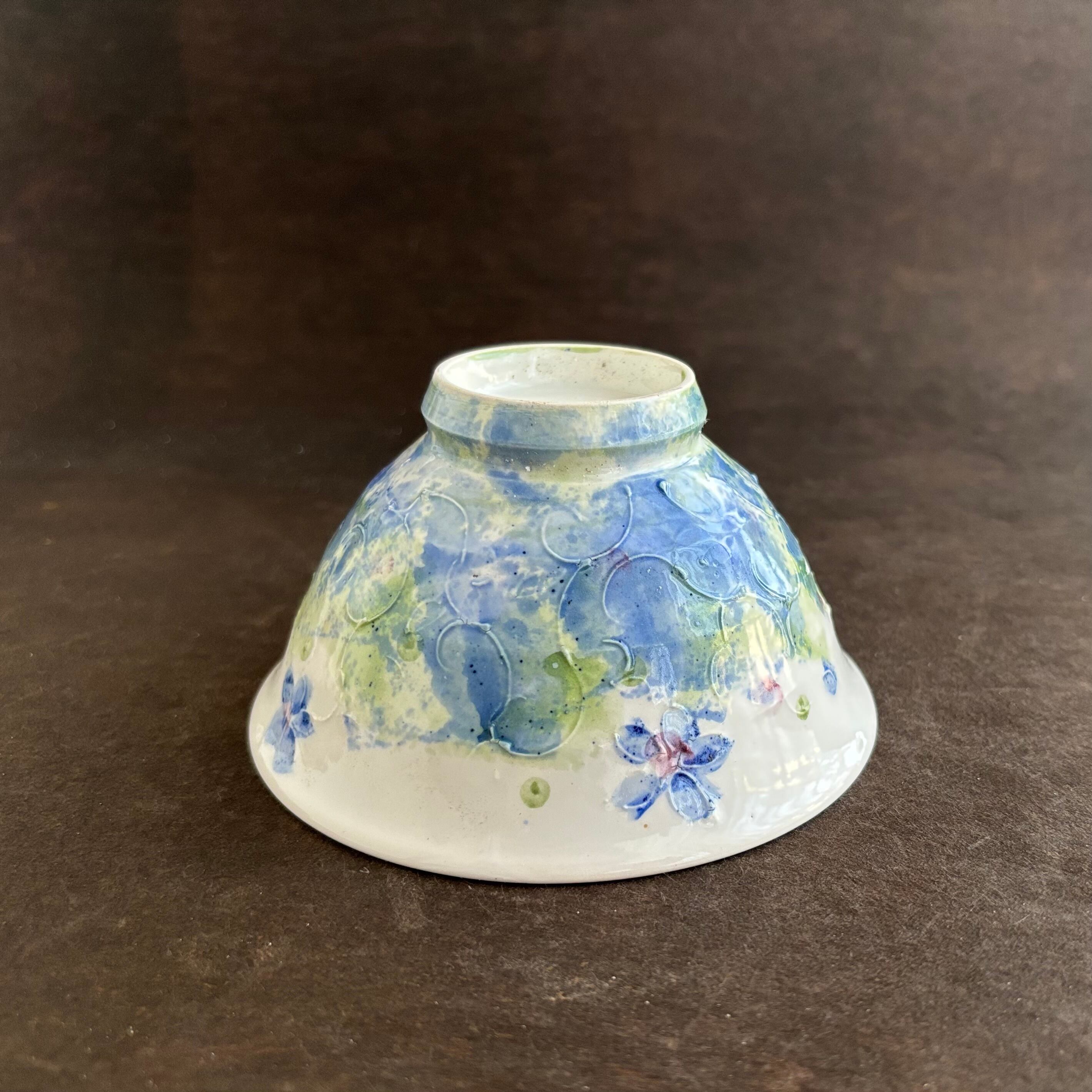 青色斑叩き小花飯碗