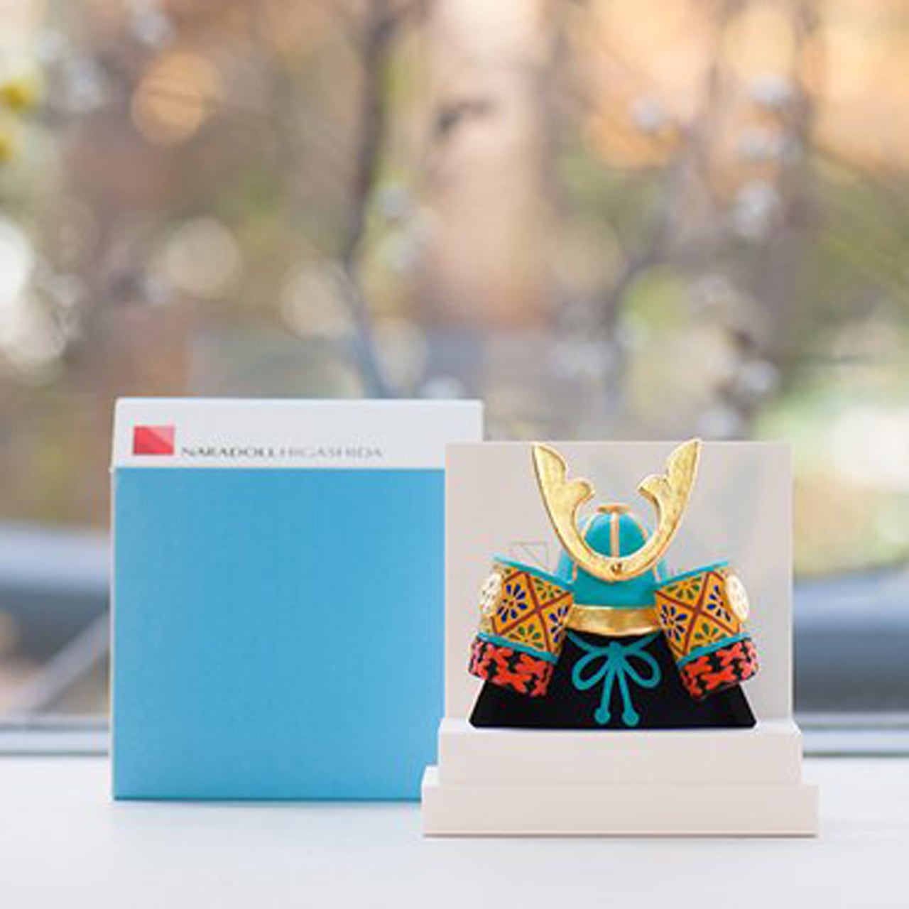 五月人形|コンパクト|おしゃれ|モダン|インテリア|プレミアム|こだわり|おすすめ|コンパクト|作家|奈良一刀彫 《商品名》かぶと ―白群色―