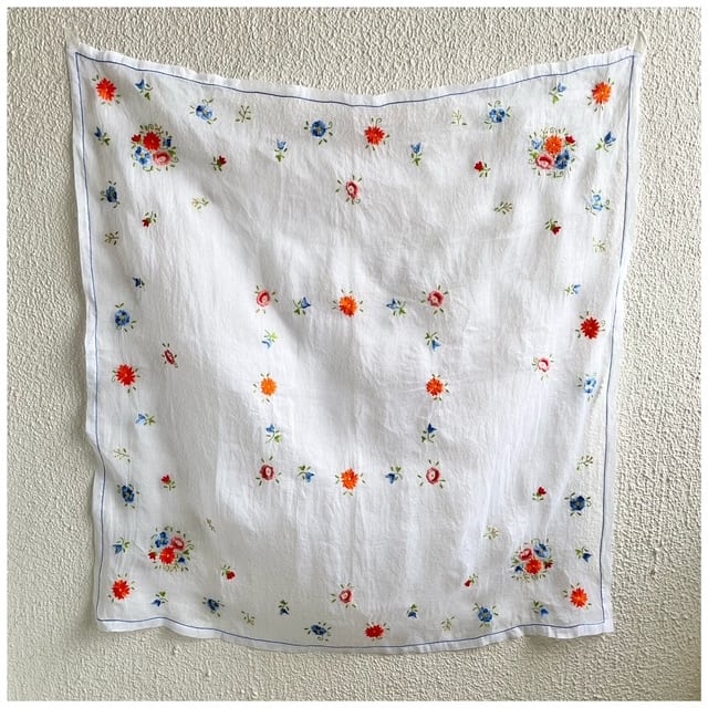 刺繍入りカットワ−クレ−スビンテージハンドメイドテーブルカバー フランス買付 ヴィンテージ テーブルクロス カバークロス シアー お花