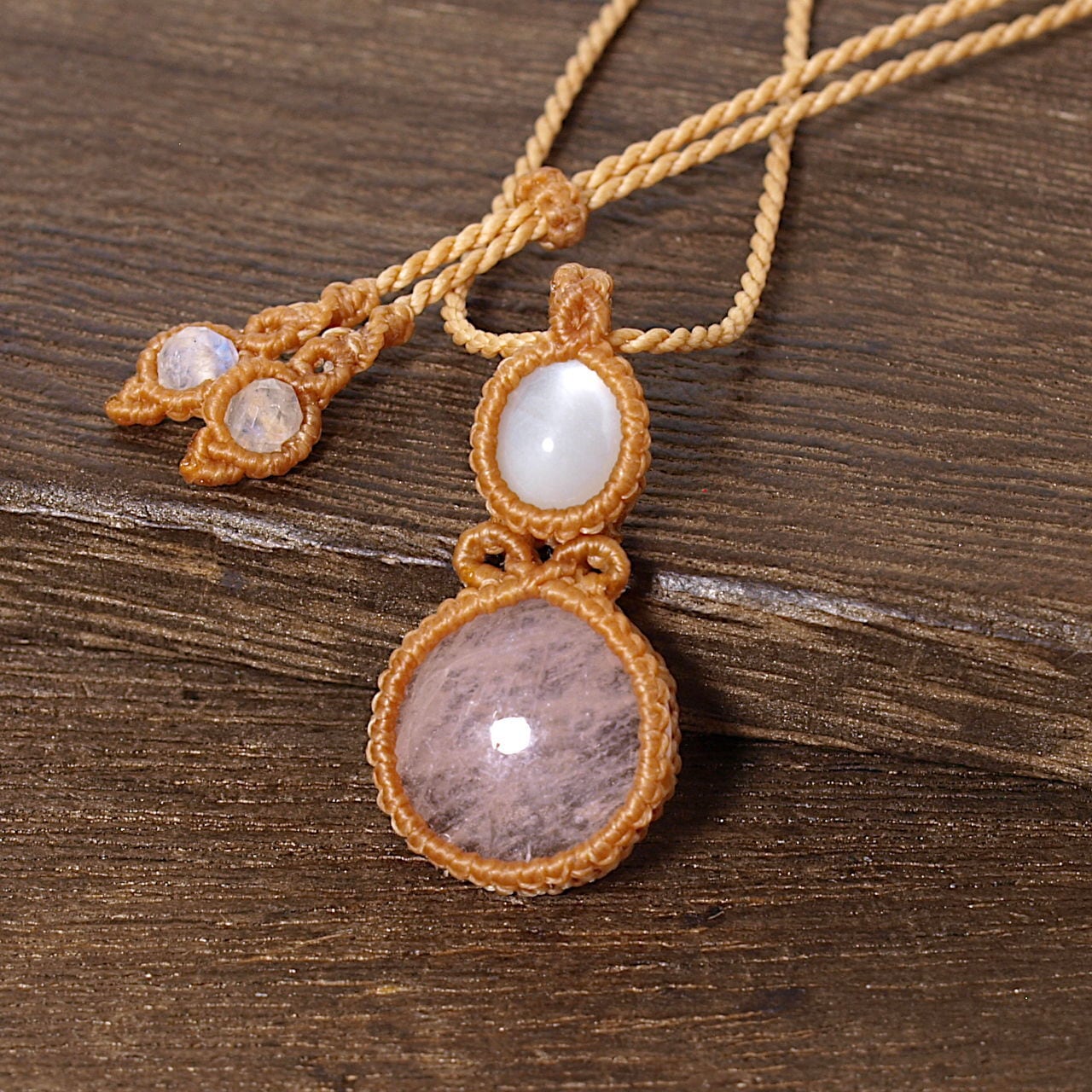 【一点物】ムーンストーン+モルガナイト連結マクラメネックレス
