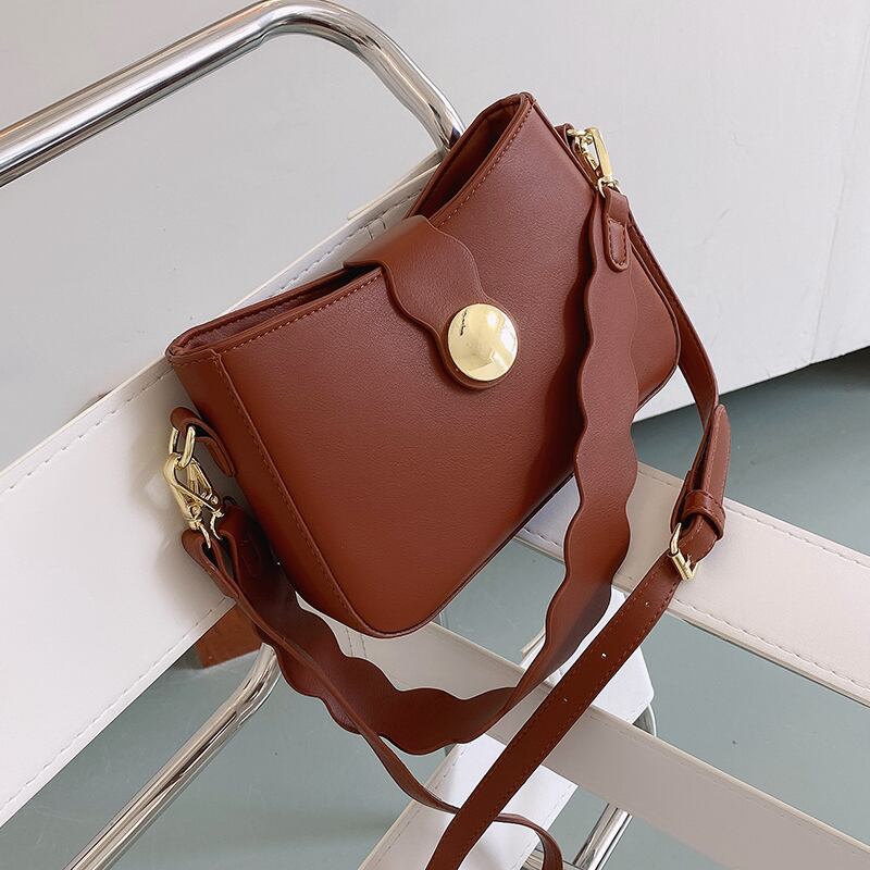 秋の新しい小さなバッグ女性2020新しい流行のファッションワイルドワンショルダーアンダーアームバッグバージョンのネットレッドテクスチャメッセンジャーバッグ 手作りハンドバック70521238818