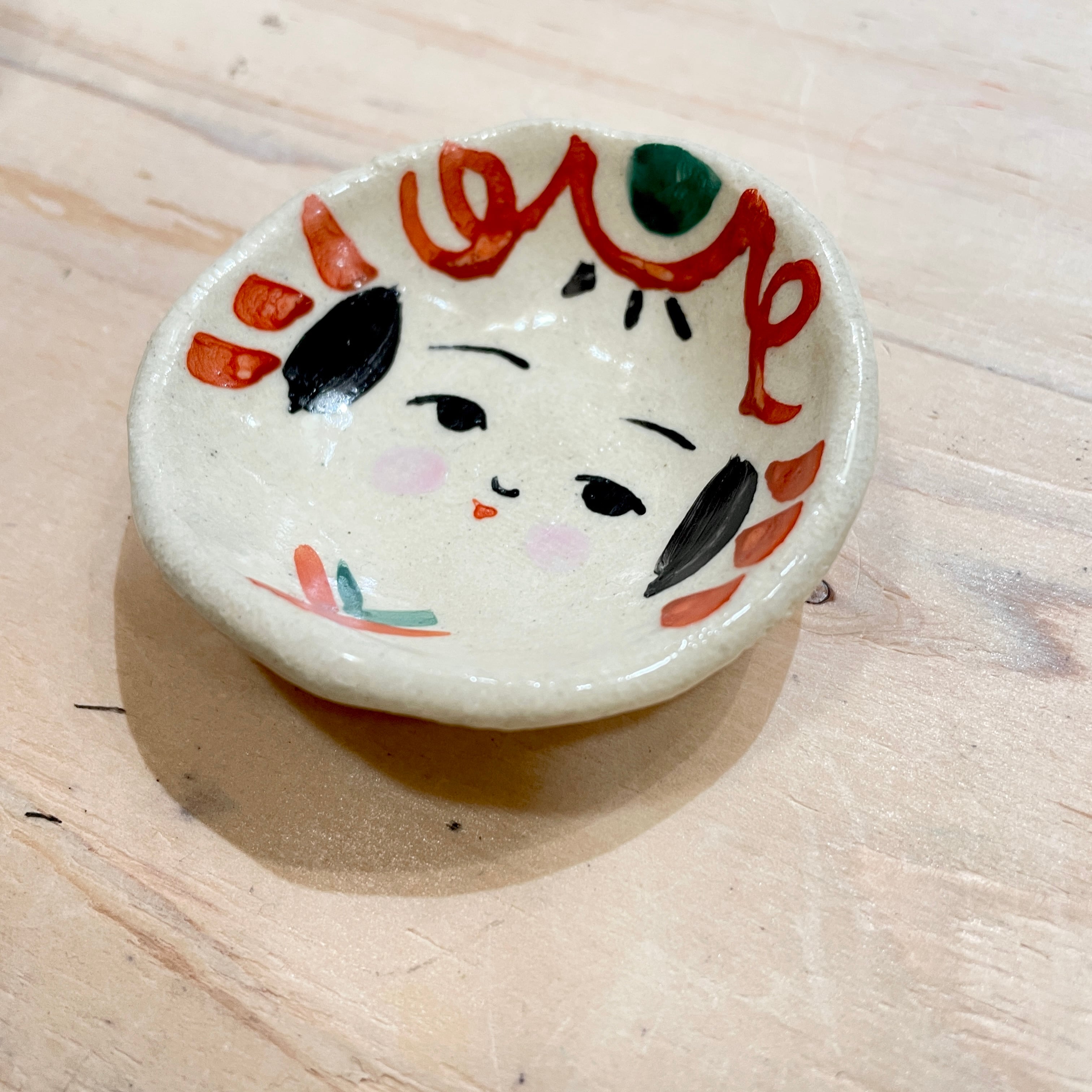 鈴木ハツミ：陶芸】 豆皿 こけしデザイン 陶器 | SHIBUYA_KOKESHI