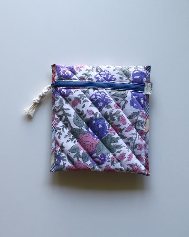 Block quilt Book Sleeve.　<Secret room>