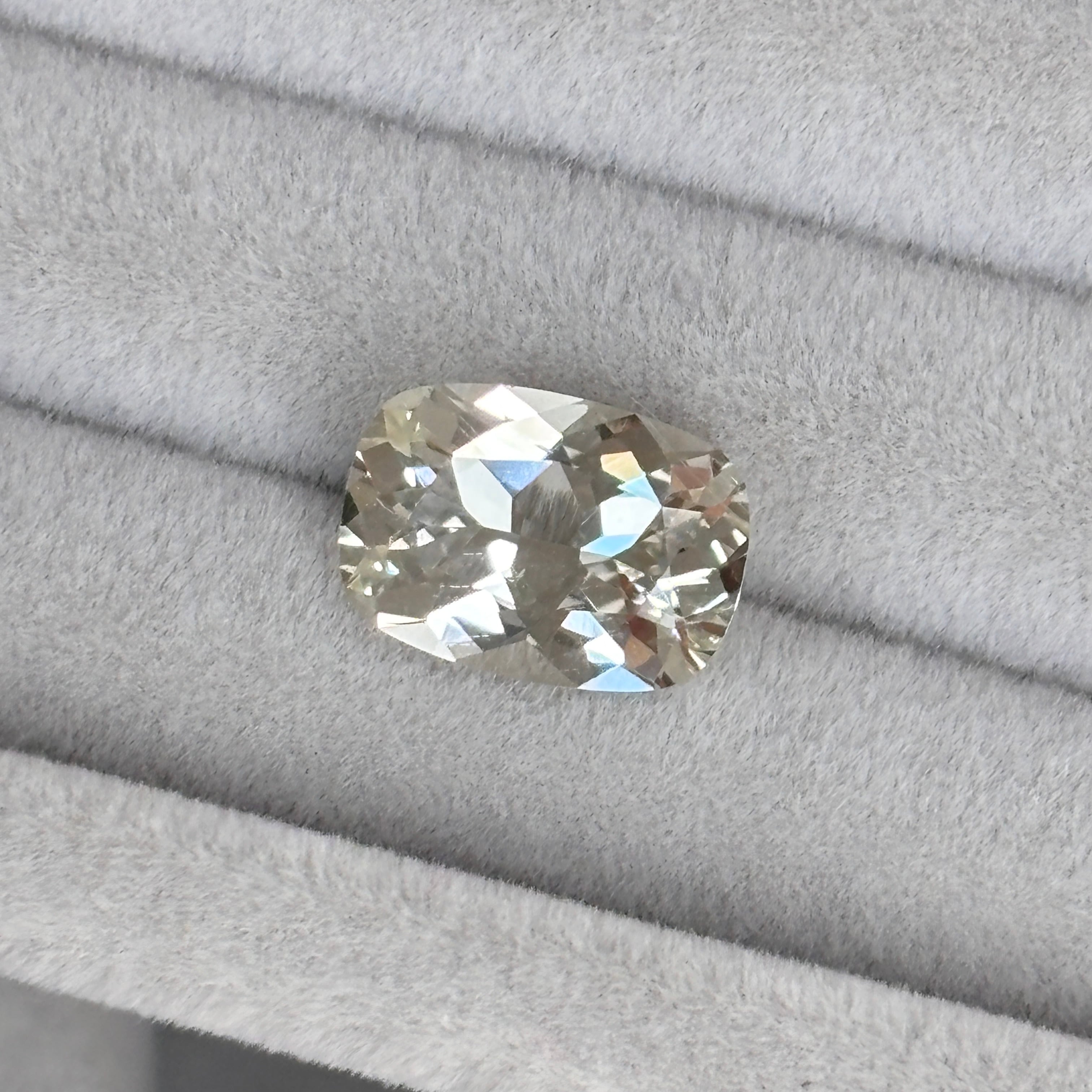 スキャポライト  195g 強蛍光】スキャポライト 1.65ct | EnMedel 〔 宝石ルースのおみせ〕