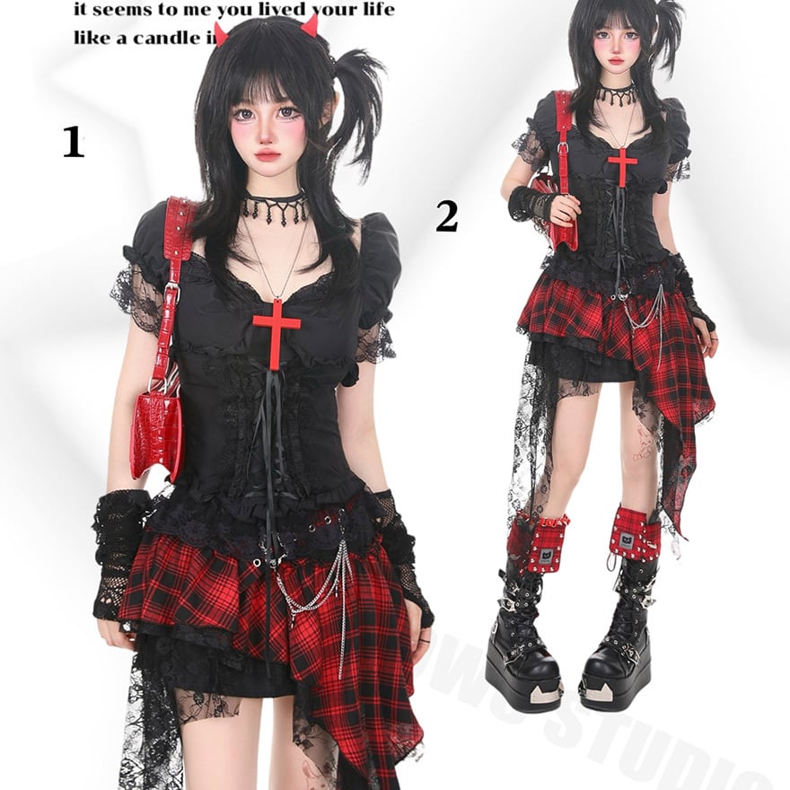赤十字モチーフが映えるゴシックトップス｜レース×フリルで魅せる