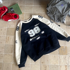 秋アメリカ英字柄トレーナー