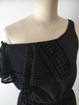 ワンショルダーワンピース