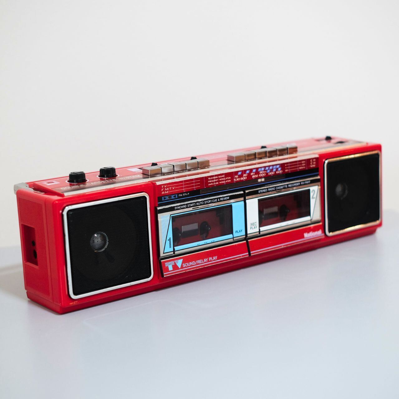 レトロなラジカセ、カセットプレーヤー、レコードプレーヤーの販売