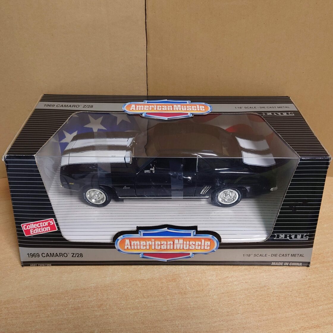 1/18 カマロ Z/28 1969 CAMARO ブラック×ホワイト アメリカンマッスル 
