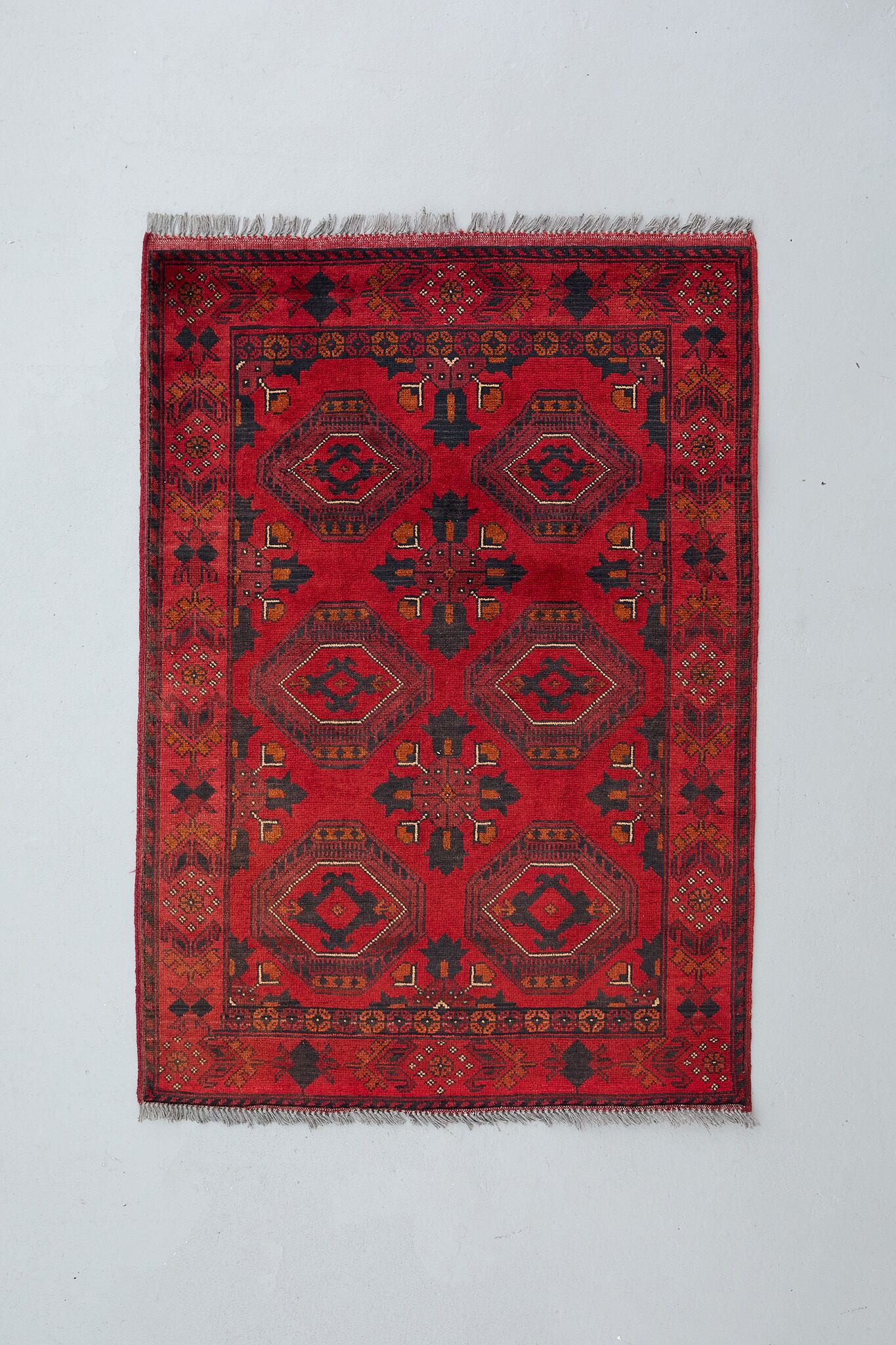 ヴィンテージ絨毯　トライバルラグ　トルクメン族　ウール（193×99cm）赤・黒 ヴィンテージ絨毯 トライバルラグ トルクメン族 ウール（193