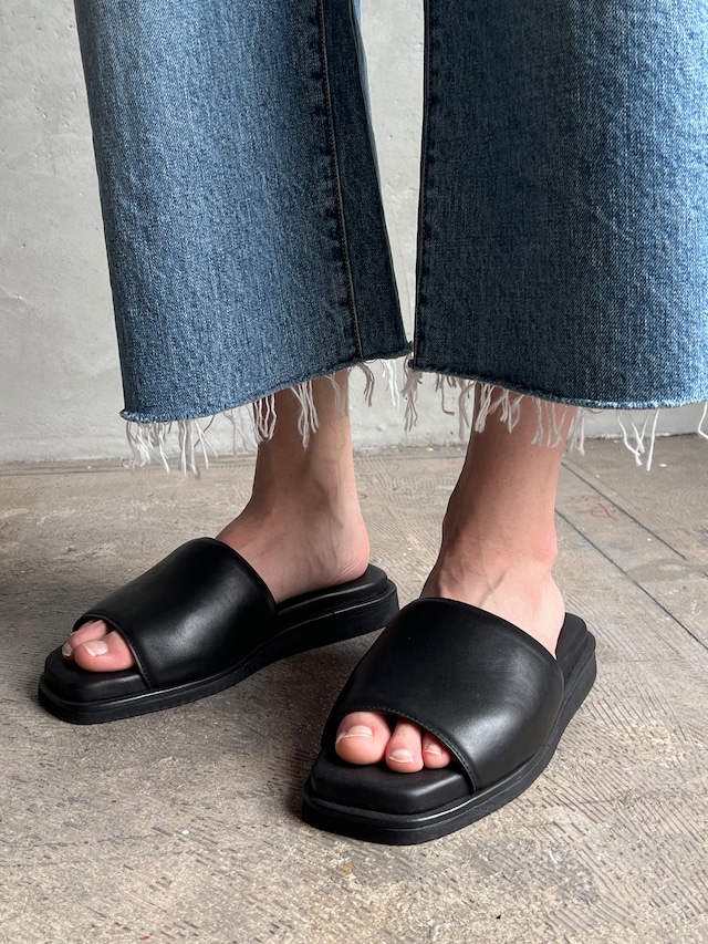 GEN IZAWA / Wide band leather sandal (black)