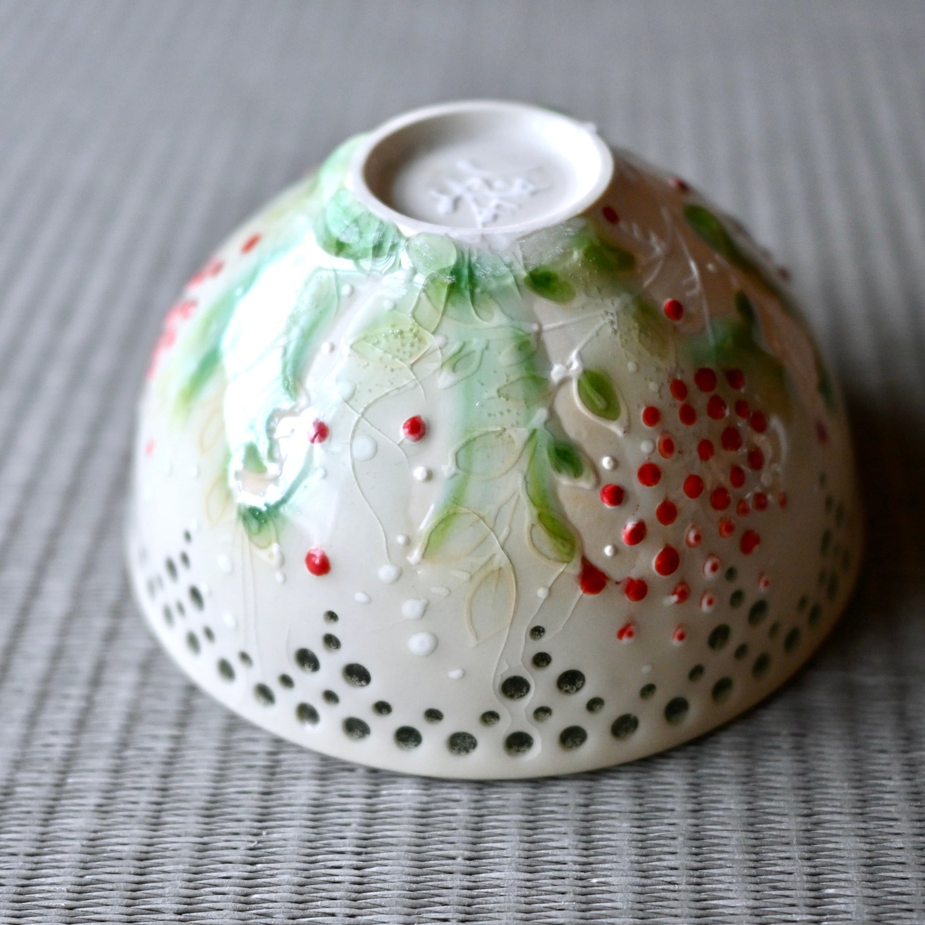 24.水辺のナンテン蛍手茶碗 (B) | 陶工房 みかガマ ＊ のぐちみか