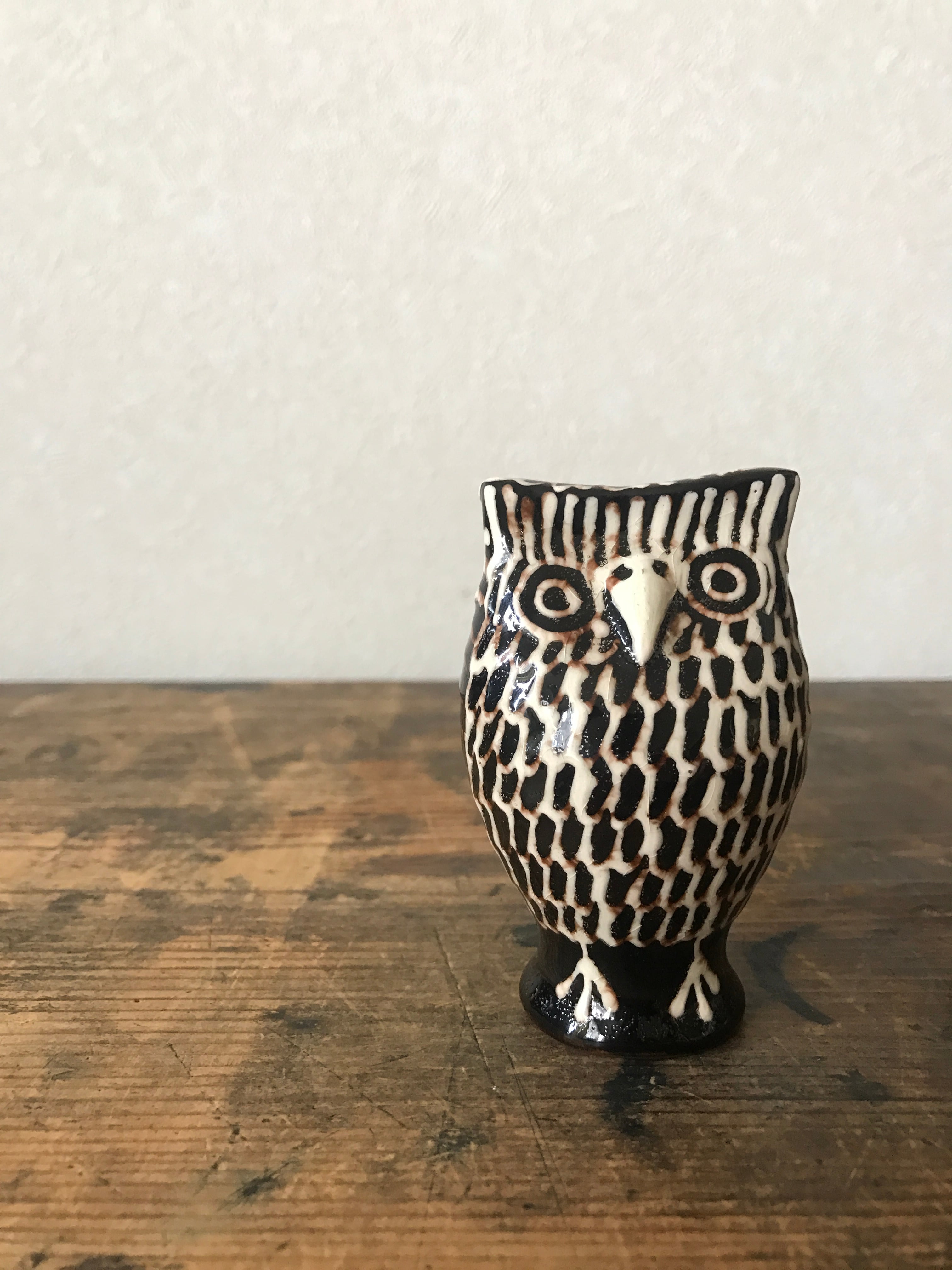 リトアニアの陶器のフクロウの笛