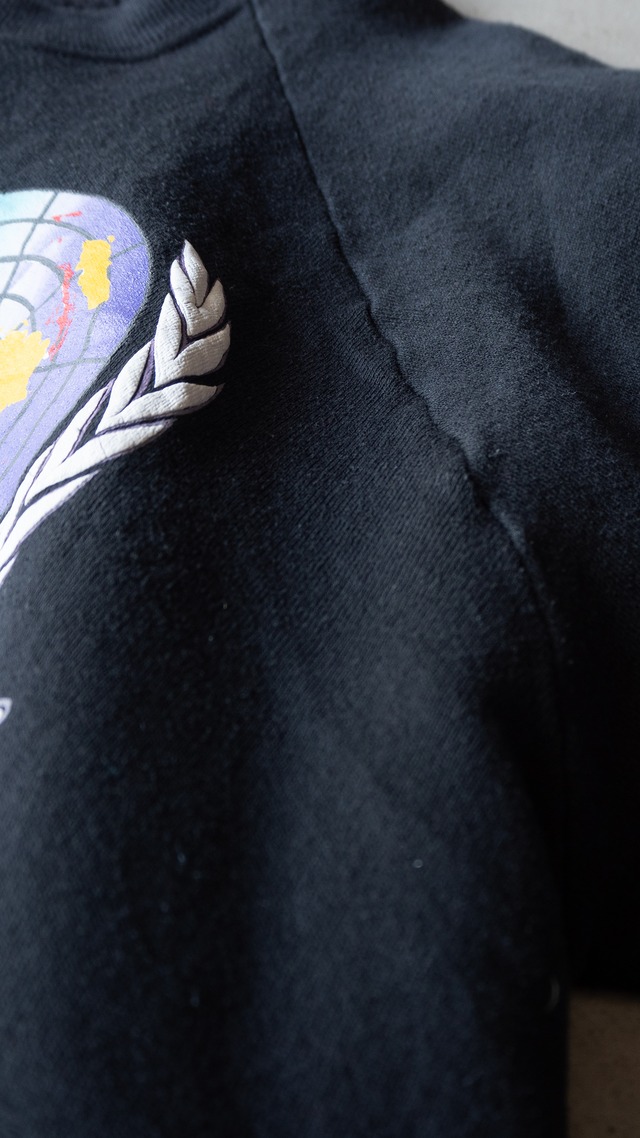 "UNITED NATIONS" '90s vintage Crew neck sweat