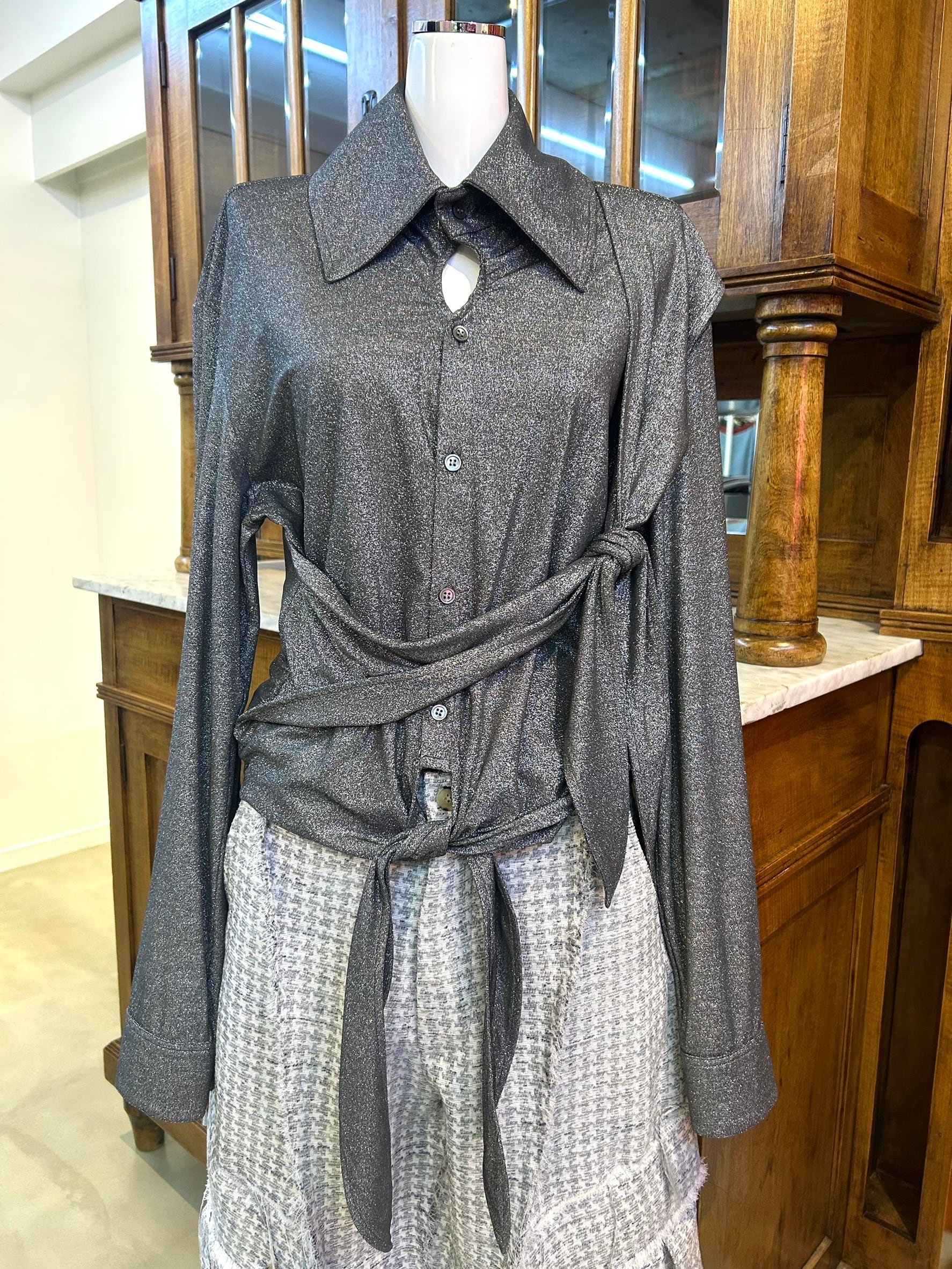 STRONGTHE crossed shirt