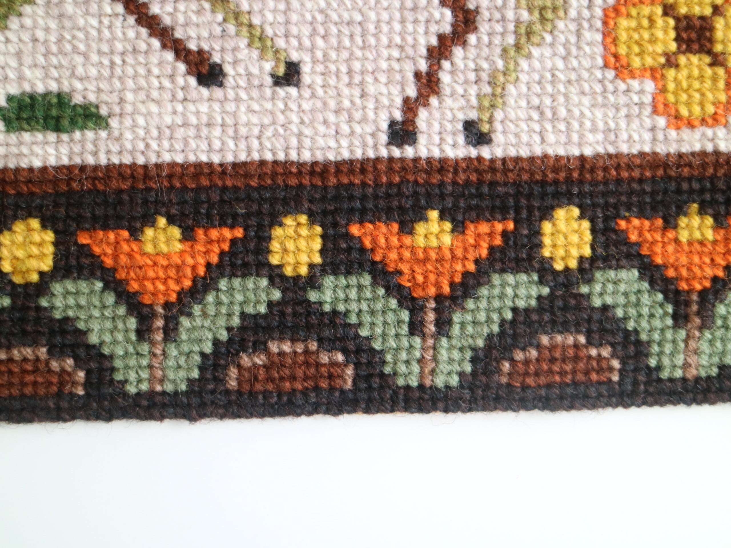 スウェーデンで見つけたツヴィスト刺繍のタペストリー No.6767