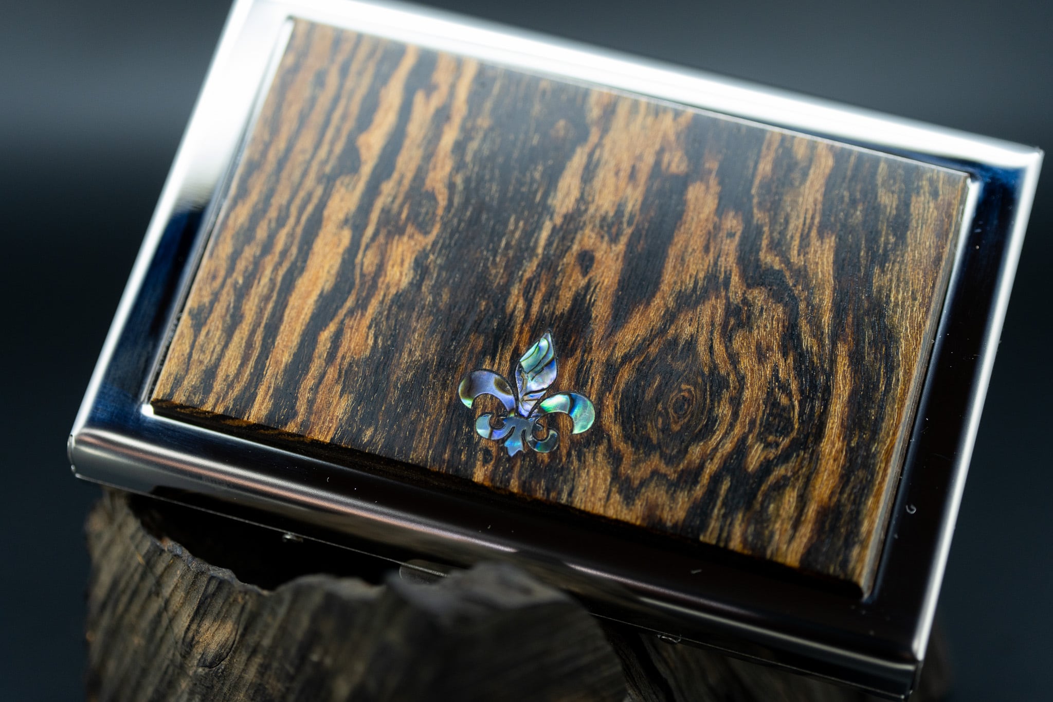 【黄王檀】リオグランデパリサンダー カードケース silver フルールドリス