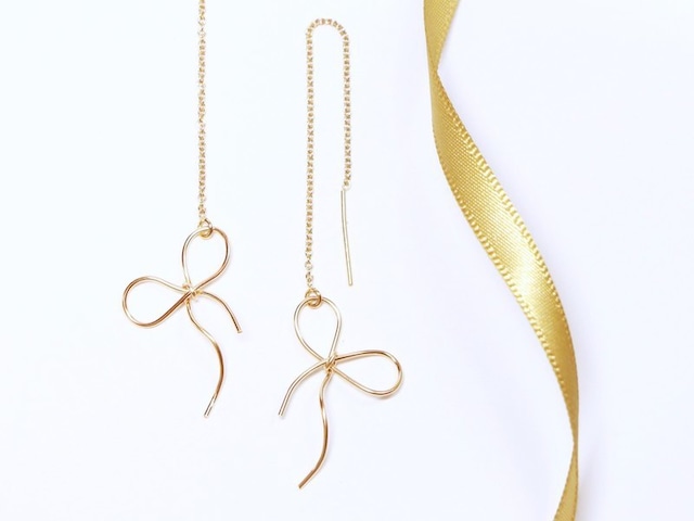 14kgf-bend asymmetry ribbon pierced earrings