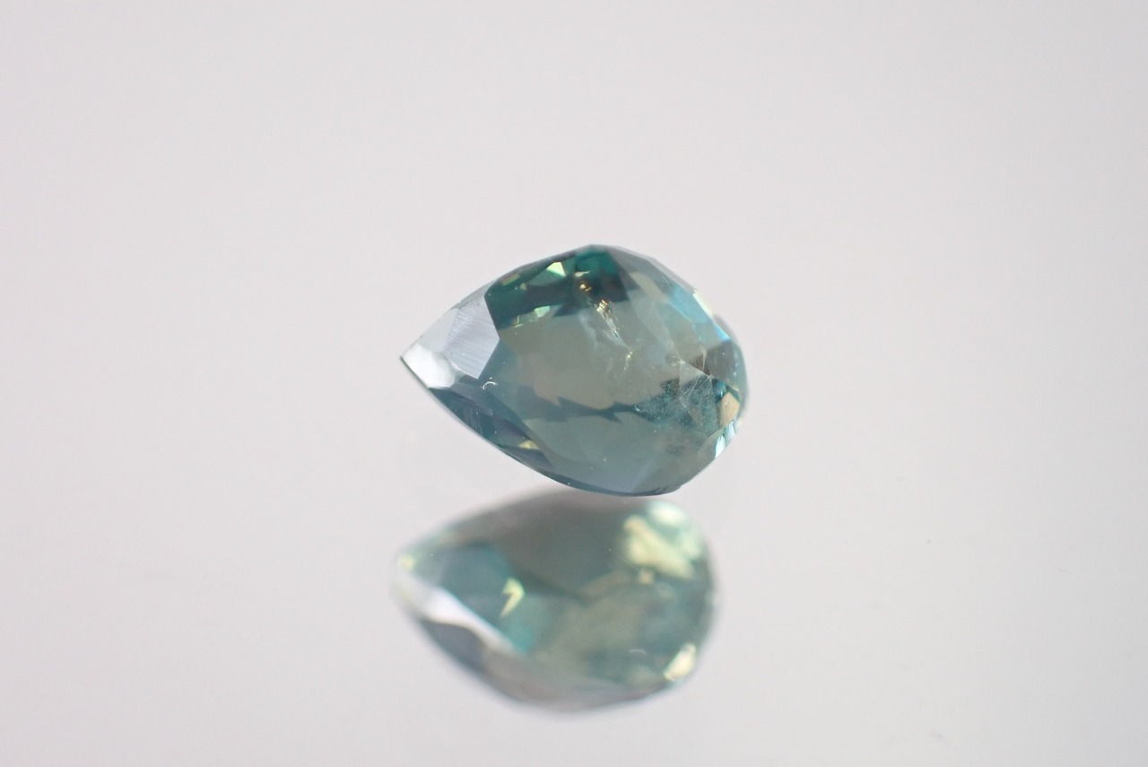 アレキサンドライト (IGI鑑別書付) 0.68ct 【D8-50】
