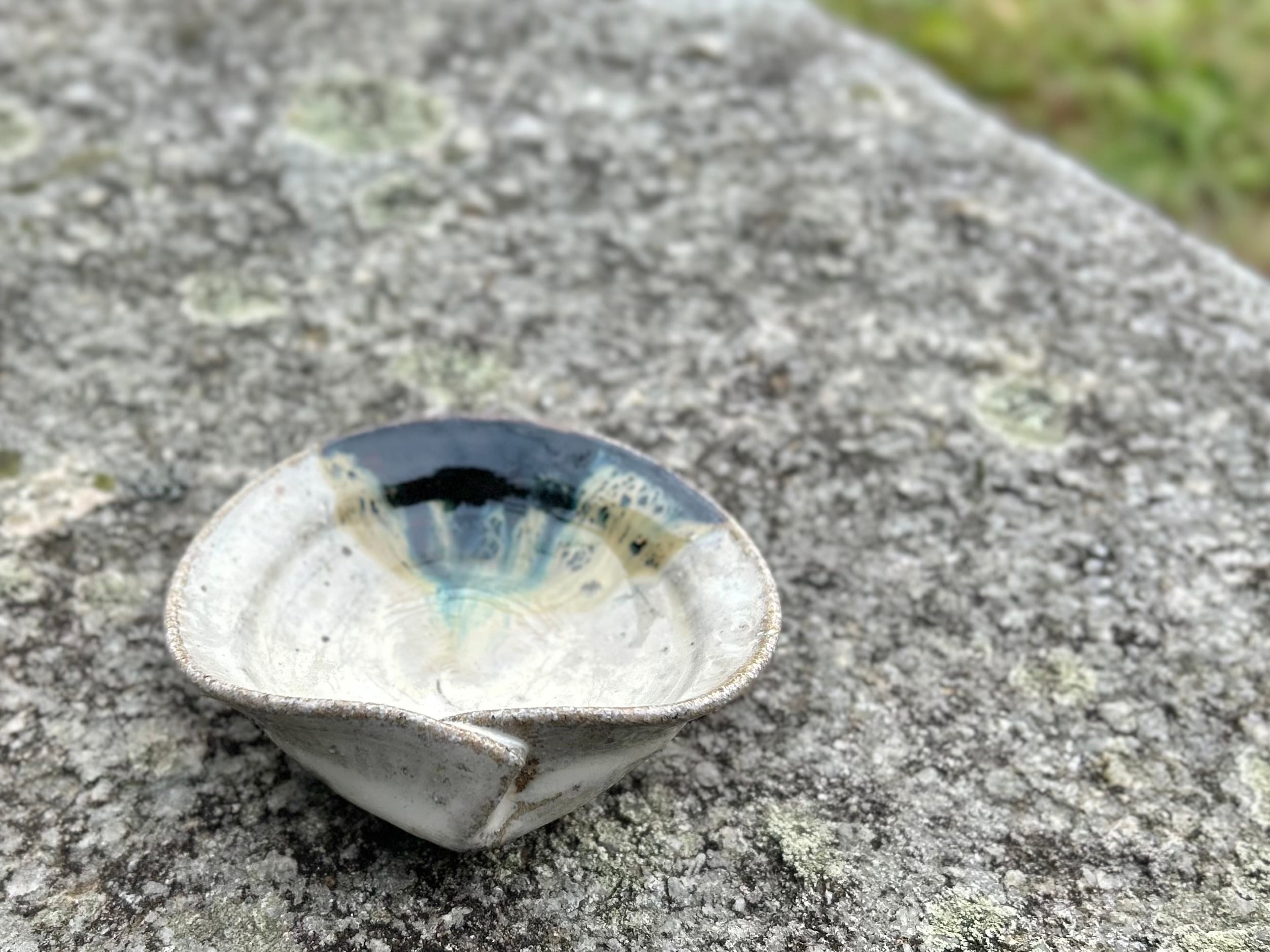 斑唐津刻酒呑／Madara-karatsu guinomi(sake cup) | 土平窯 藤ノ木陽太郎