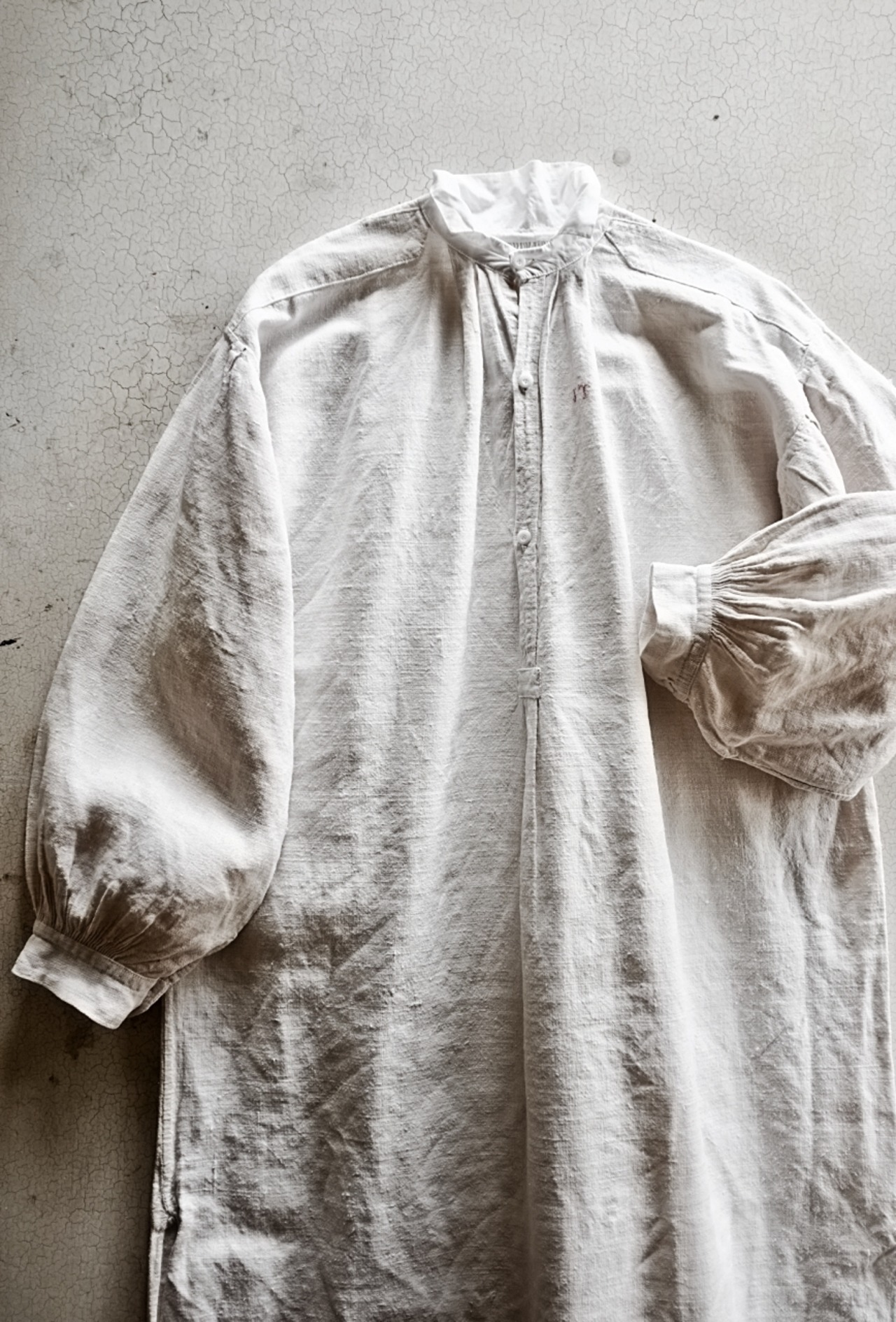 1900s フランス 清貧の画家へ 手織りシャンブルリネンによるグランパシャツ アンティーク