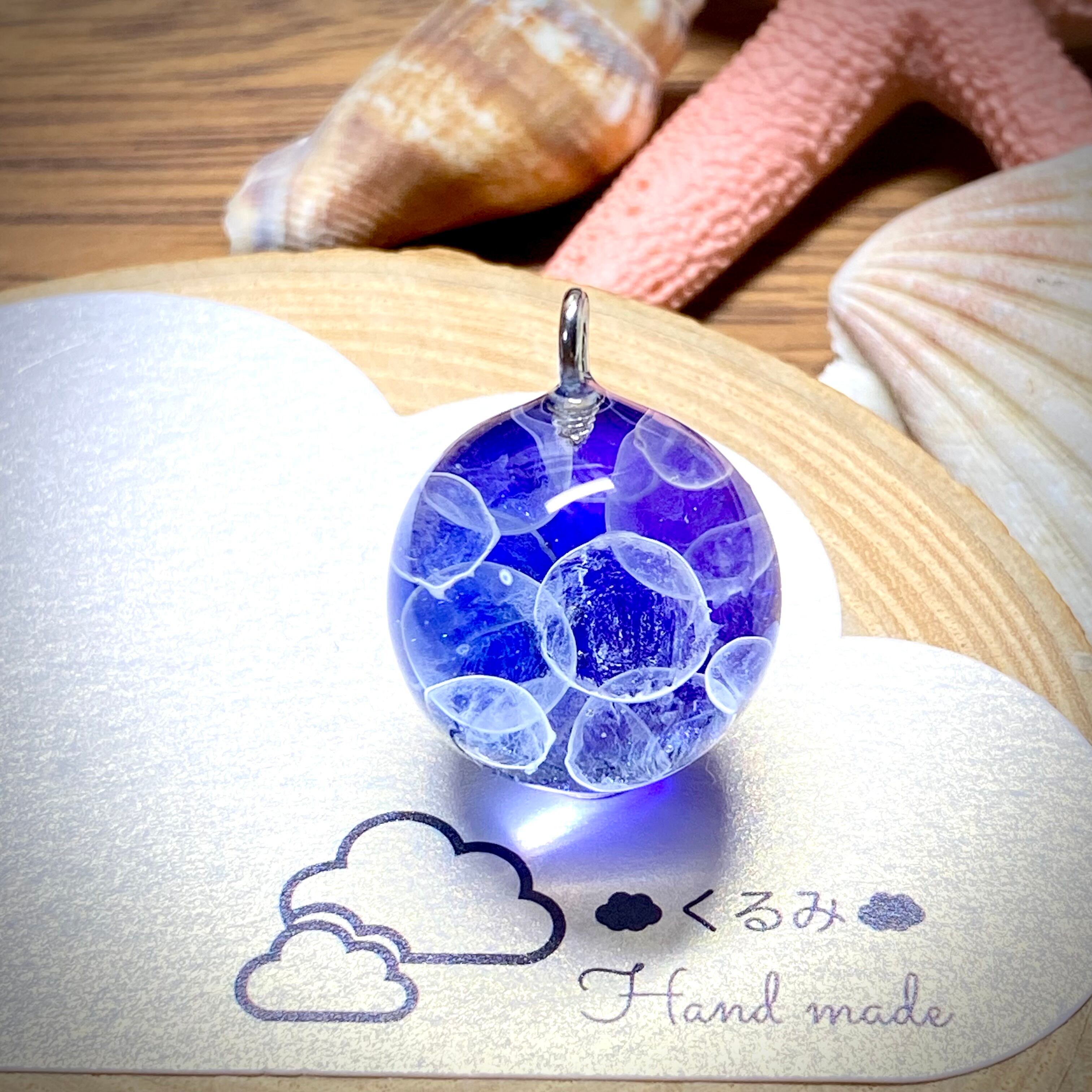 レジンペンダント クラゲのアクアリウム 20mm シルバー