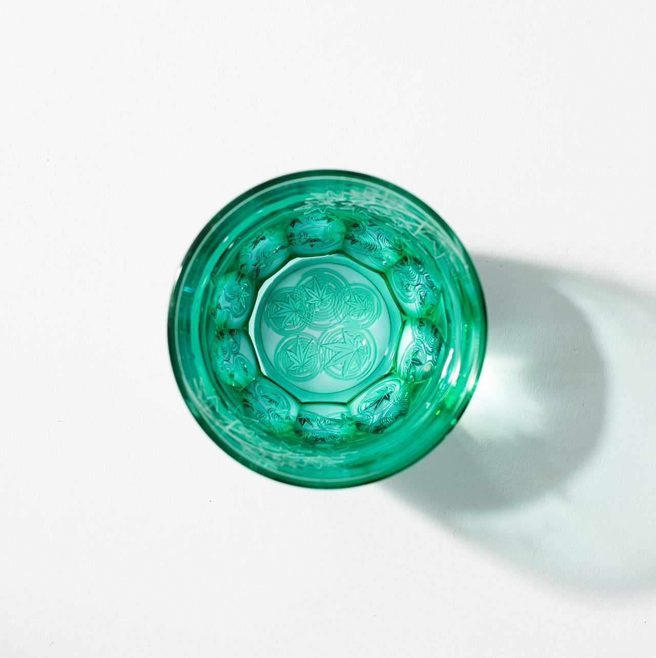 青紅葉（緑×ライトブルー）ぐい呑 | 椎名切子（GLASS-LAB) 江戸切子