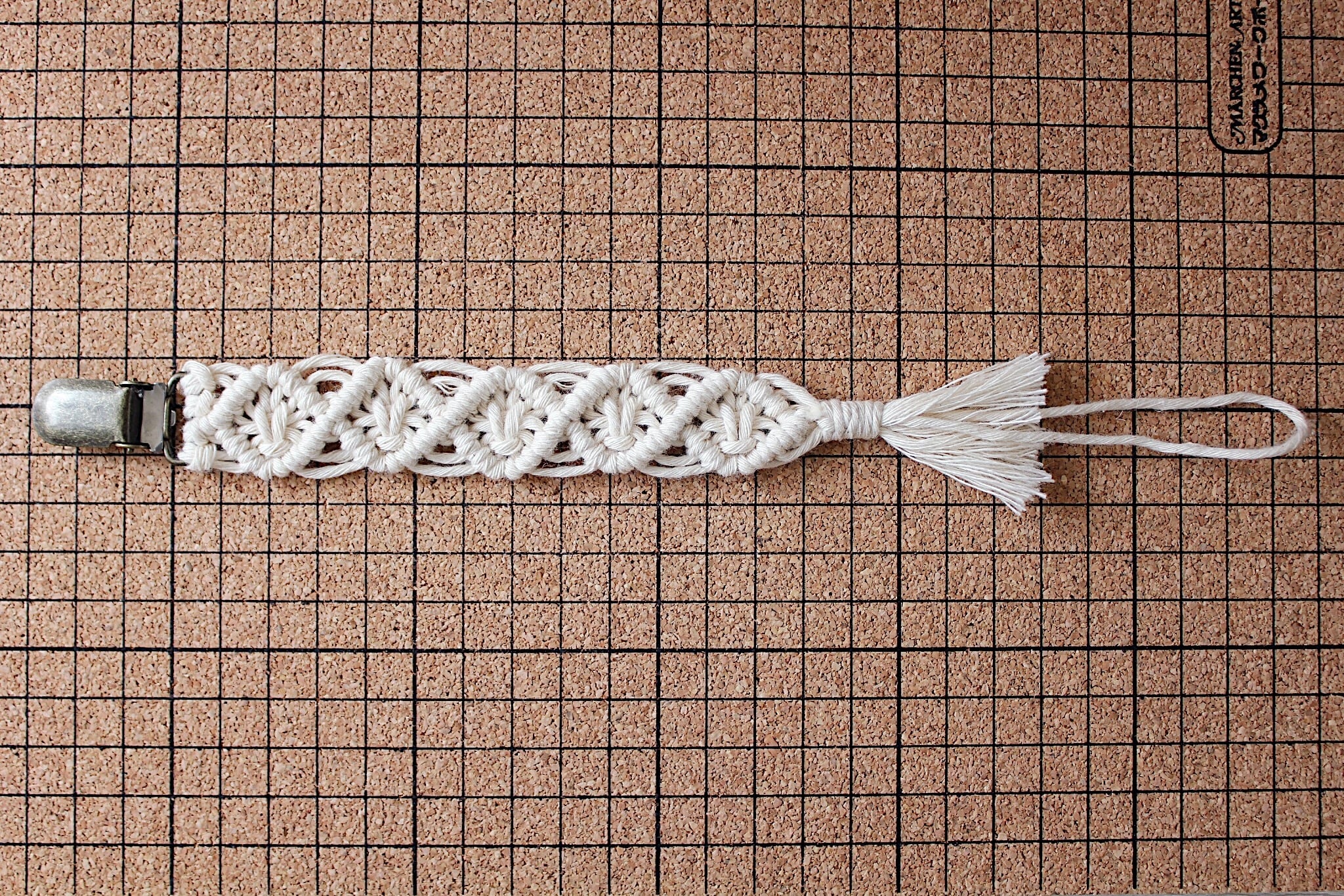 数々のアワードを受賞】 はんばーぐ さま cotton おしゃぶりホルダー