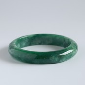 【内径約58mm】自然と馴染むダークグリーン翡翠バングル  A貨翡翠 jd_bg1070