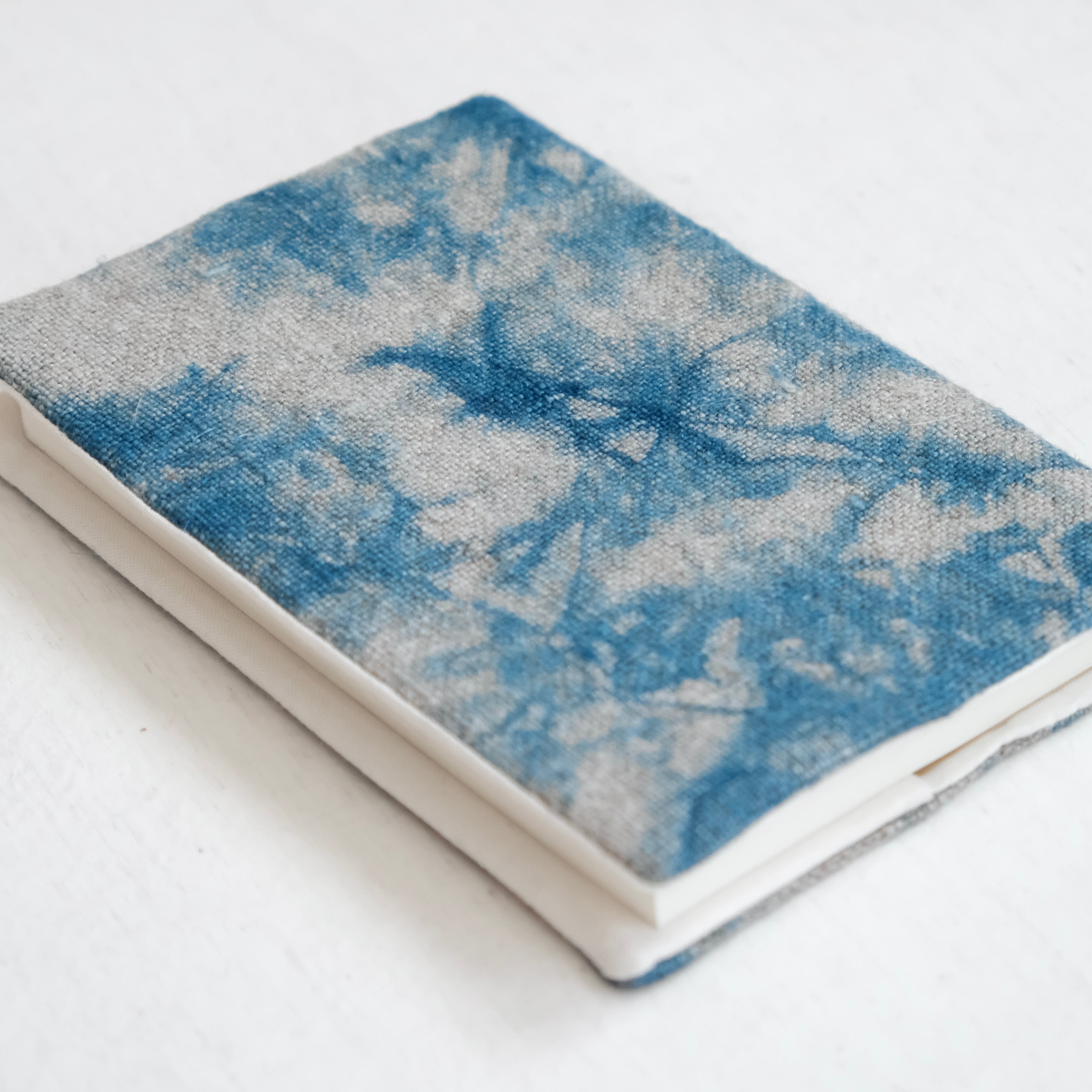 藍染めリネンのブックカバー〈 斑 〉 #02