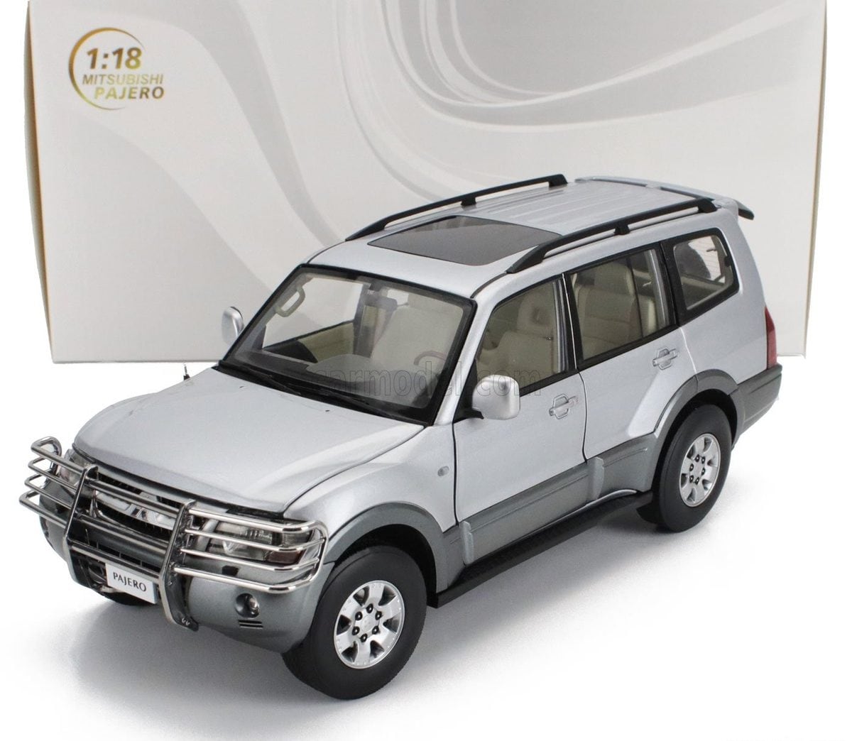 ミニカー 1/18 三菱 パジェロ V73 クールシルバー SUN-STAR 1/18
