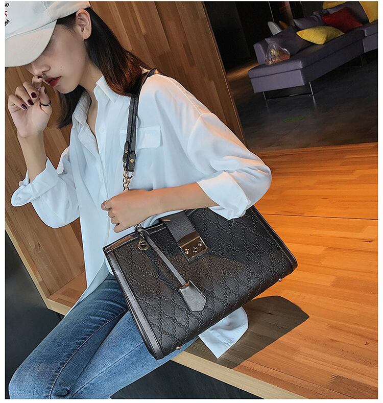 チェーン シングル トートバッグ ハンドバッグ Tiancai_Wing_Bag6588292