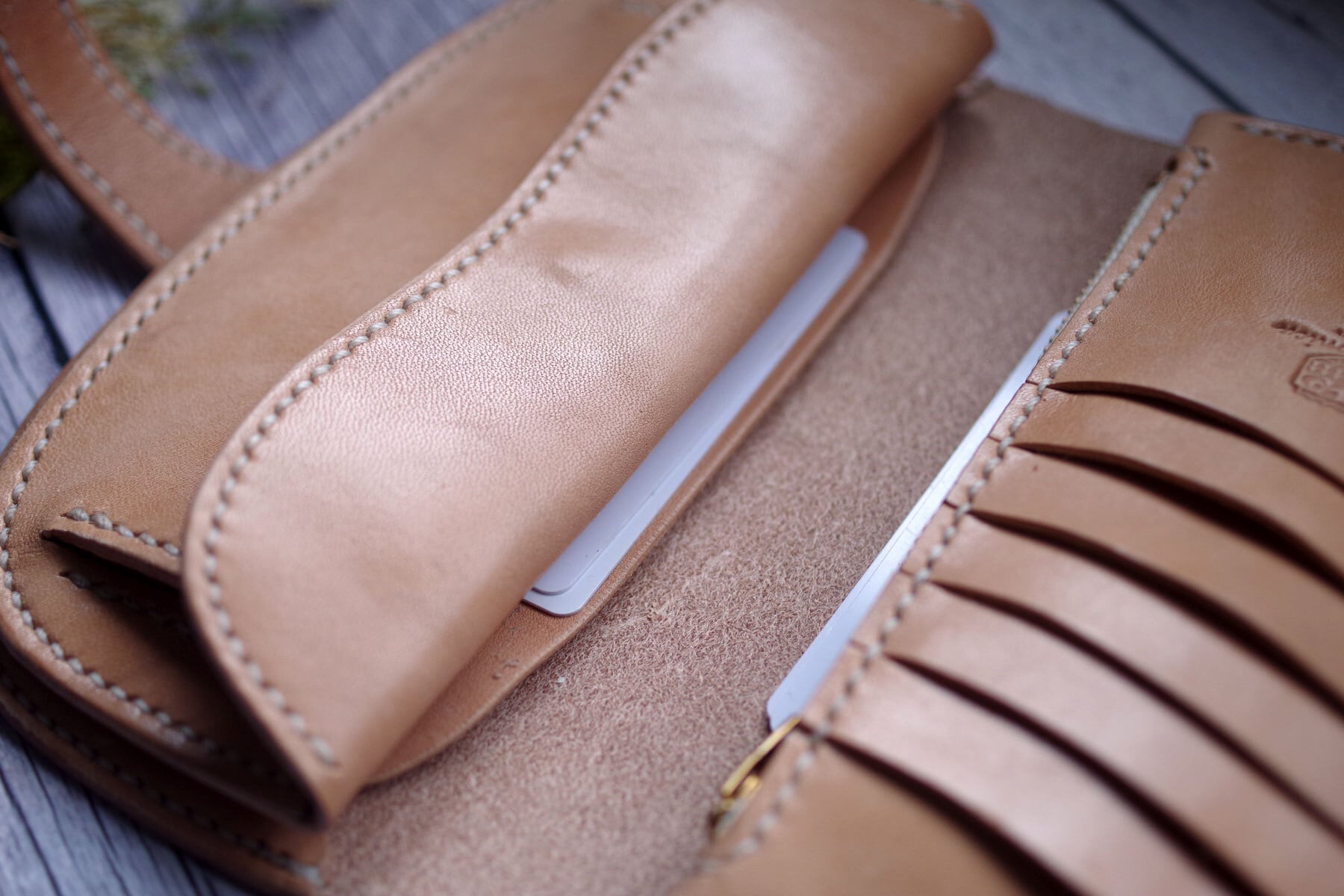 受注製作】本革サドルレザーの長財布【ベルト】 | Babylonica
