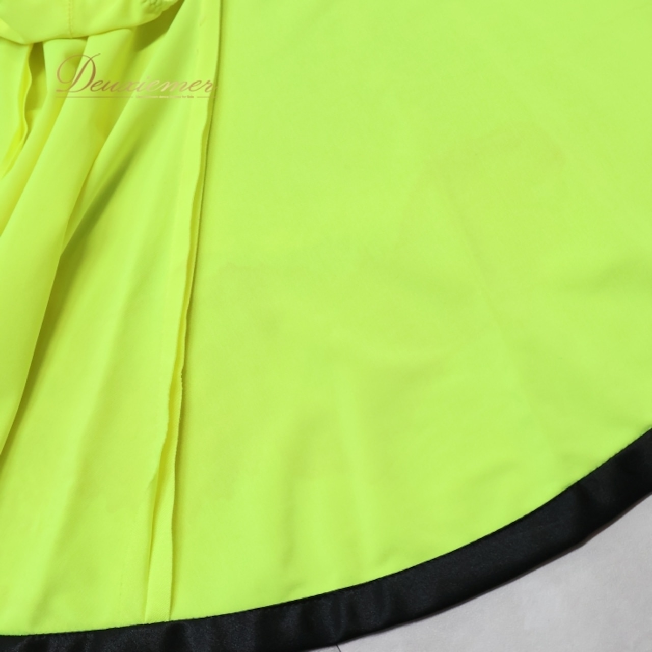 社交ダンス 衣装 ラテン ドレス ワンピース ROBINHOOD ロビンフッド デモ 競技 パーティ 発表会 黄色 蛍光 レース 黒 イエロー系 グリーン系 ブラック系 ダンス衣装 フロア映え おしゃれ デザイン スリット ショートドレス 女性用 競技用衣装 パーティードレス レオタード 明るい色 ダンスパフォーマンス