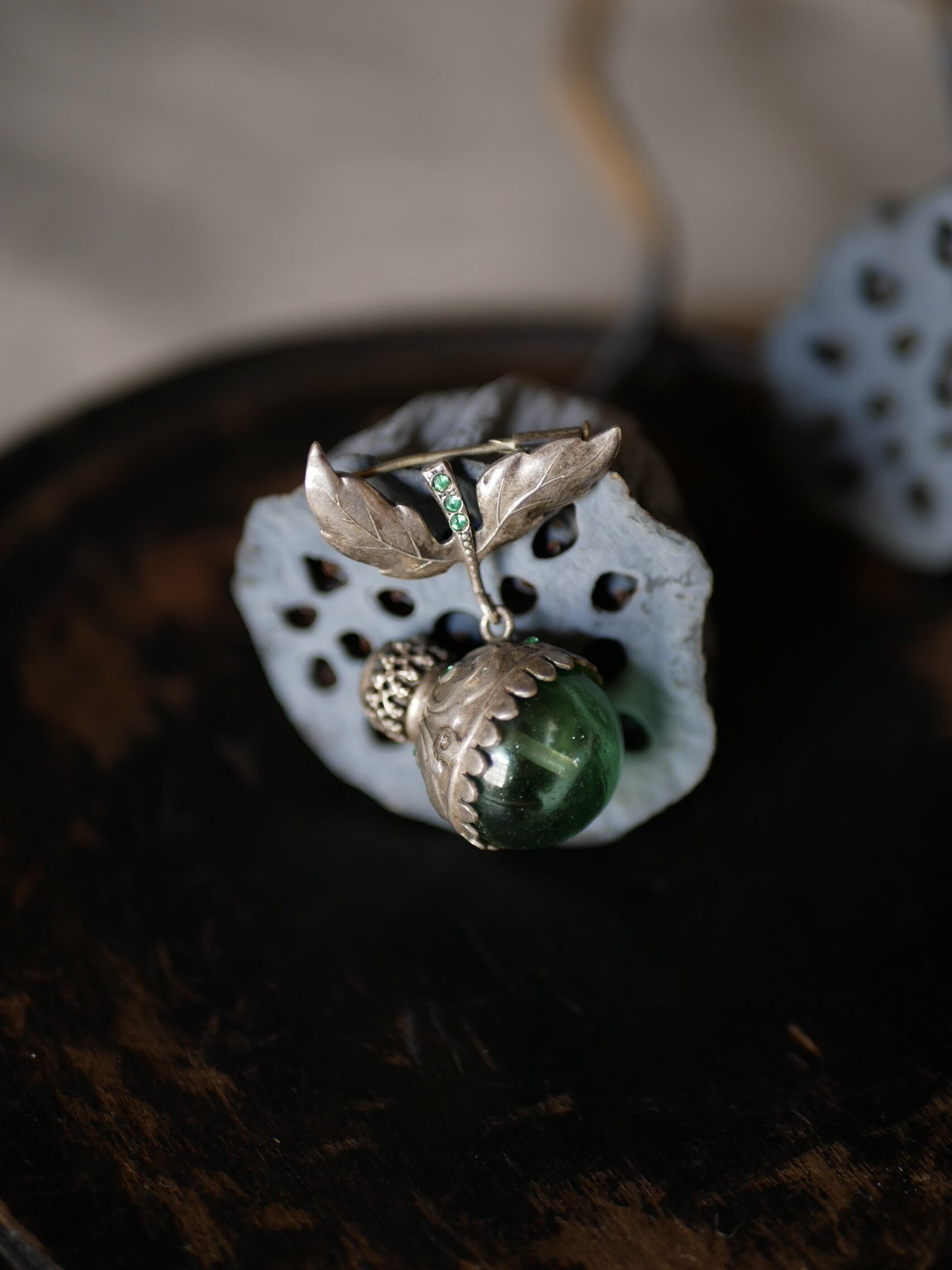 レア 香水瓶付きのブローチ グリーン フランスアンティーク アンティークのある暮らし