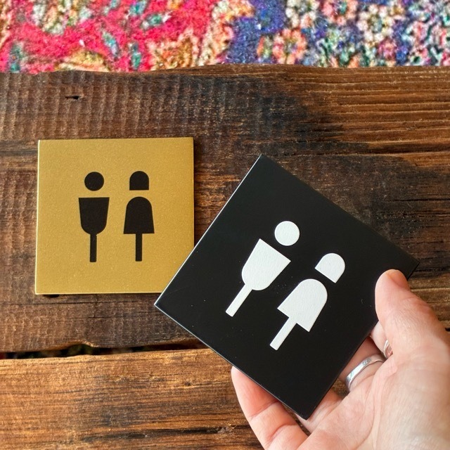 India Pictogram sign TOILET 2color　インド　ピクトグラムサイン　トイレット　全2色　ブラック　アンティークゴールド　サインプレート　標識　看板　アイアン　店舗　ショップ　カフェ　男性　女性