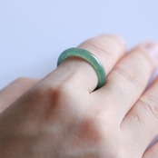 【16号】グアテマラ翡翠リング！ 細めくりぬき甲丸リング A貨翡翠 jd_rg1477