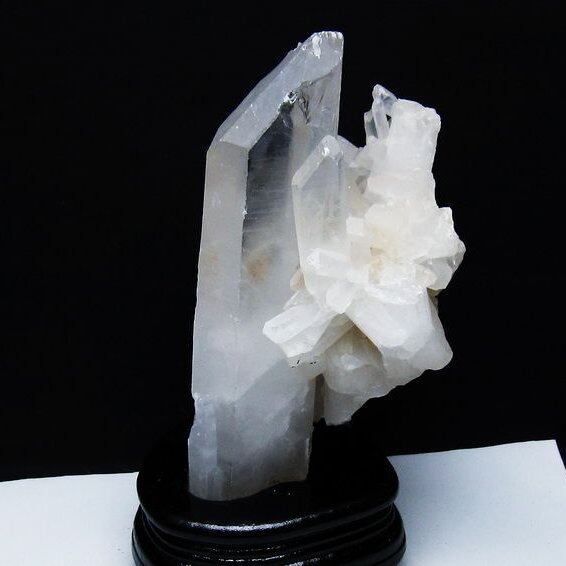 1.4Kg 水晶 クラスター 水晶 原石 マダガスカル産 台座付属 一点物  182-6775