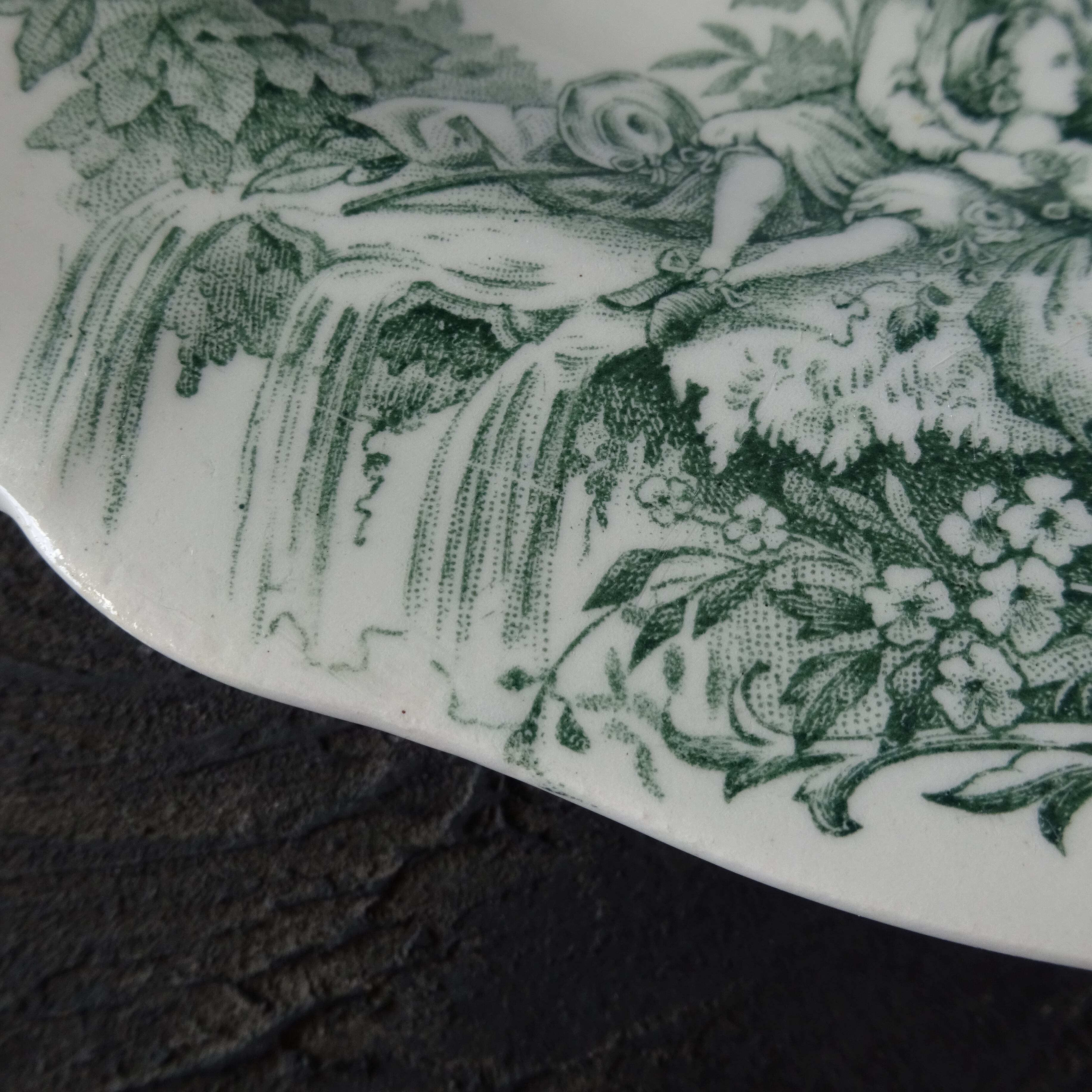 ☆TERRE de FER PORCELAINE OPAQUE DE GIEN modèle 《IDYLLE》 assiette demi creuse (A)