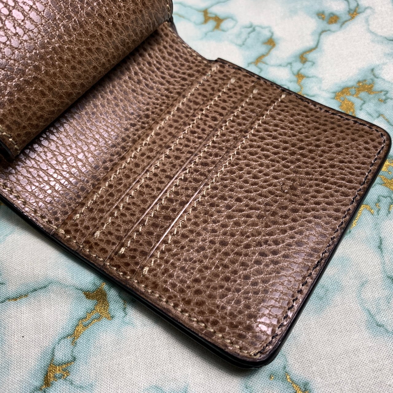エレファントレザー 小さめ2つ折り財布 (裏革に手が触れない高級仕様