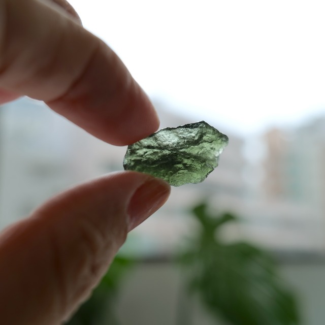 極希少 モルダバイト 原石【本来の使命と魂の流れへと導く、宇宙意識覚醒の聖石】