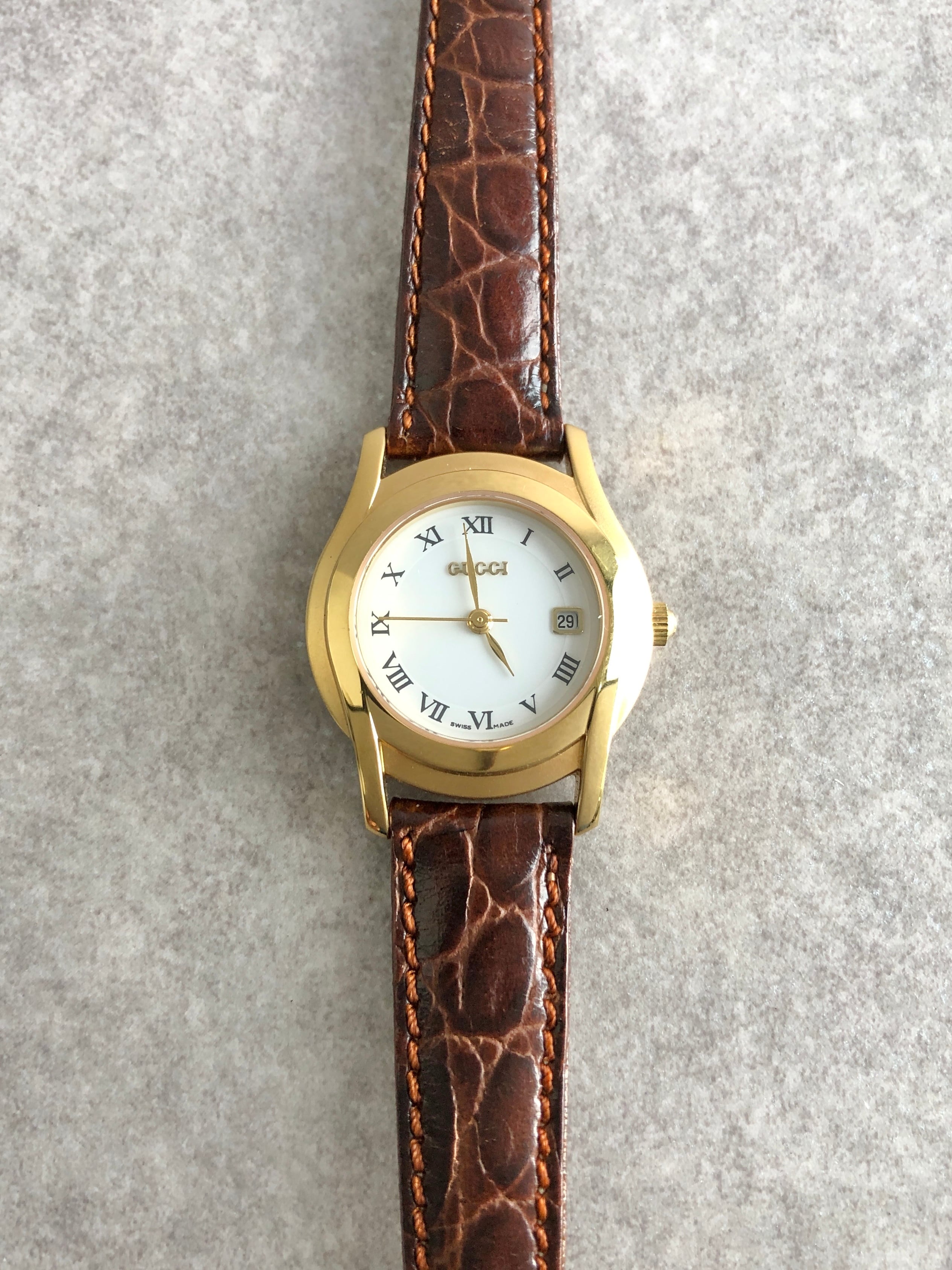 GUCCI グッチ 腕時計 ブラウン ローマ文字 型押しレザー クウォーツ