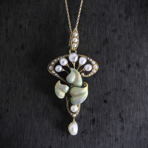 Art-Nouveau Enamel & Pearl Pendant  アール・ヌーヴォー　エナメル＆パール　ペンダント