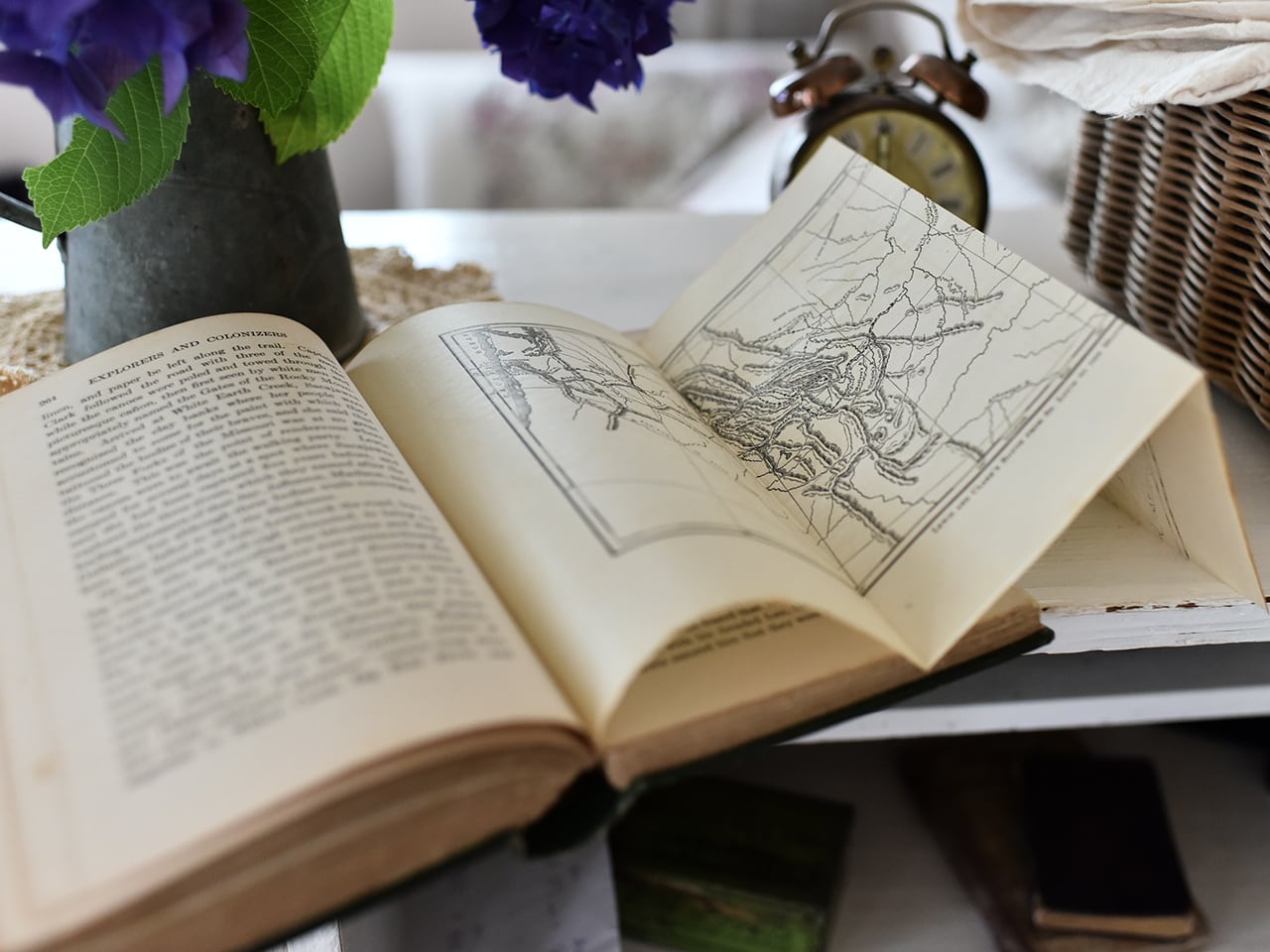 古い色合いが素敵な緑の本 *イギリスアンティーク