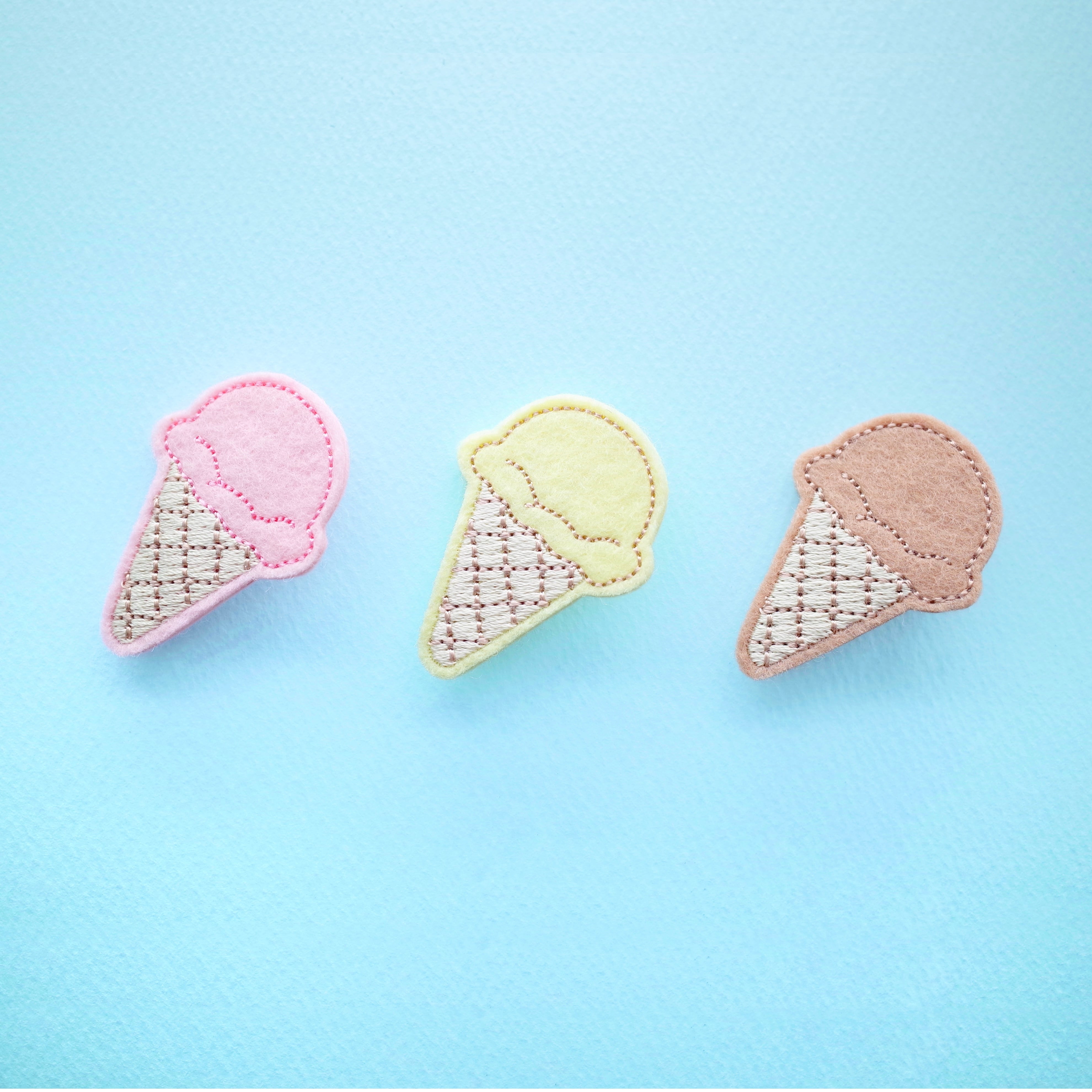 送料無料 アイスクリーム 刺繍 ブローチ バニラ ストロベリー チョコ Umbreneko フェルト アイス Umbreneko アンブレネコのぬいぐるみ